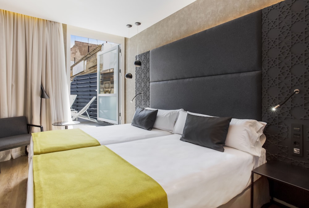 Catalonia Giralda Hotel — Hotel rooms in Seville, Andalusia