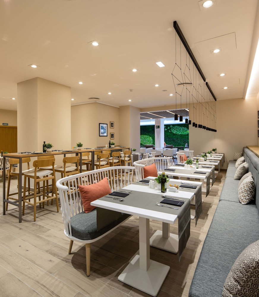 Catalonia Giralda Hotel — Restaurant & bars in Seville, Andalusia