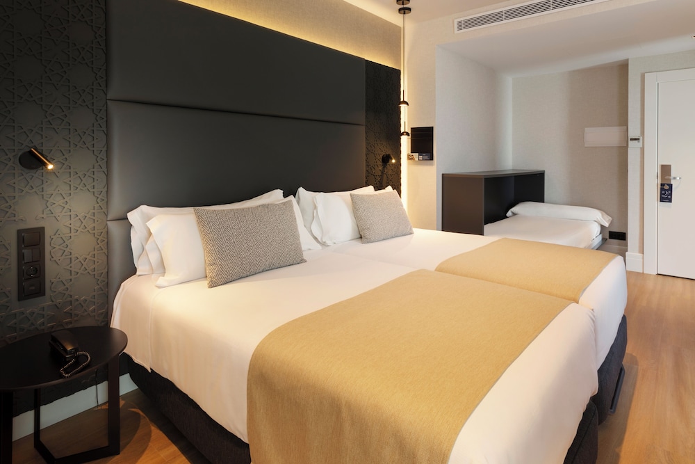 Catalonia Giralda Hotel — Hotel rooms in Seville, Andalusia