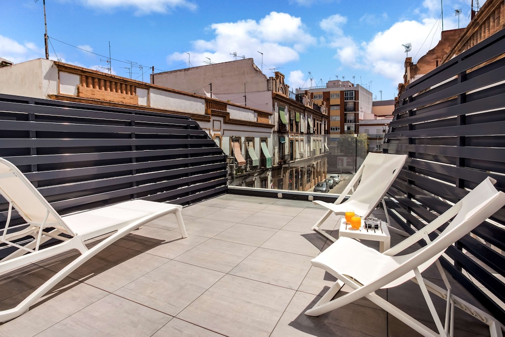 Catalonia Giralda Hotel — Hotel building in Seville, Andalusia