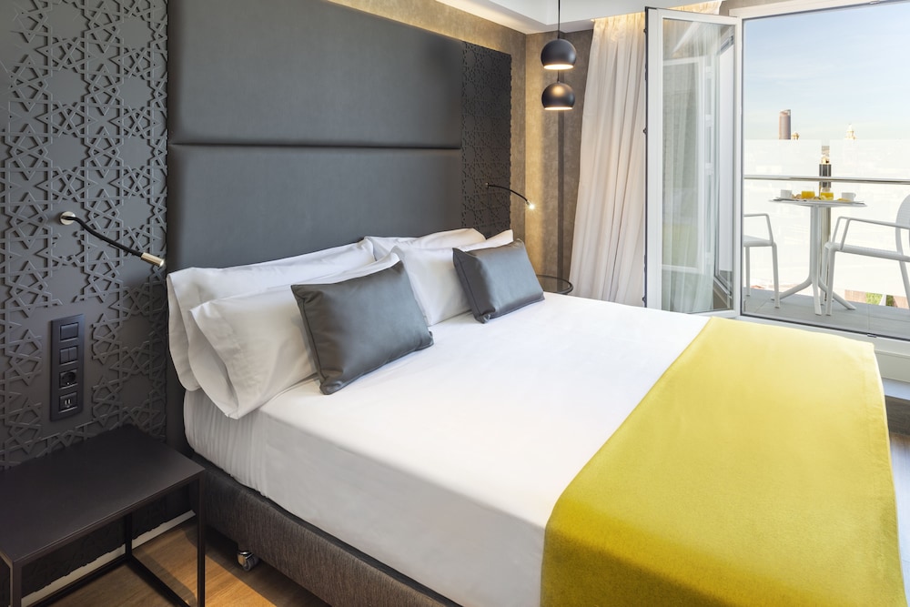 Catalonia Giralda Hotel — Hotel rooms in Seville, Andalusia