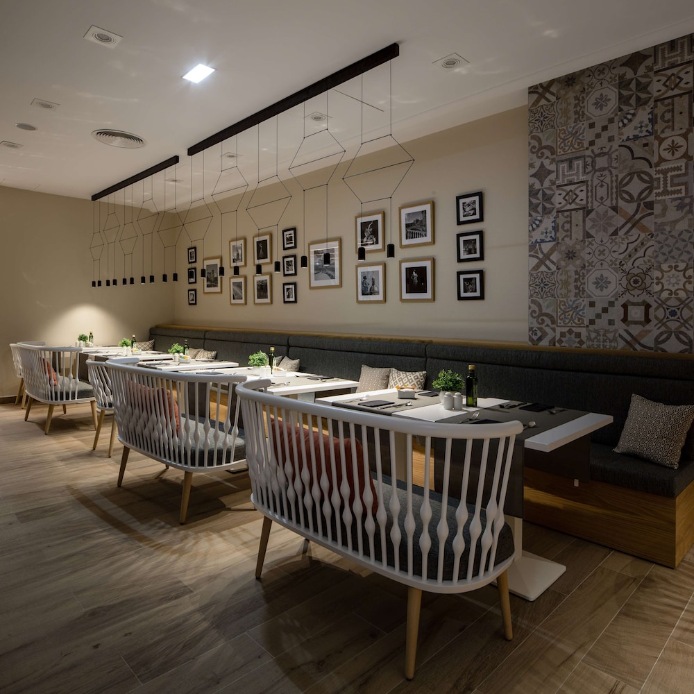 Catalonia Giralda Hotel — Restaurant & bars in Seville, Andalusia