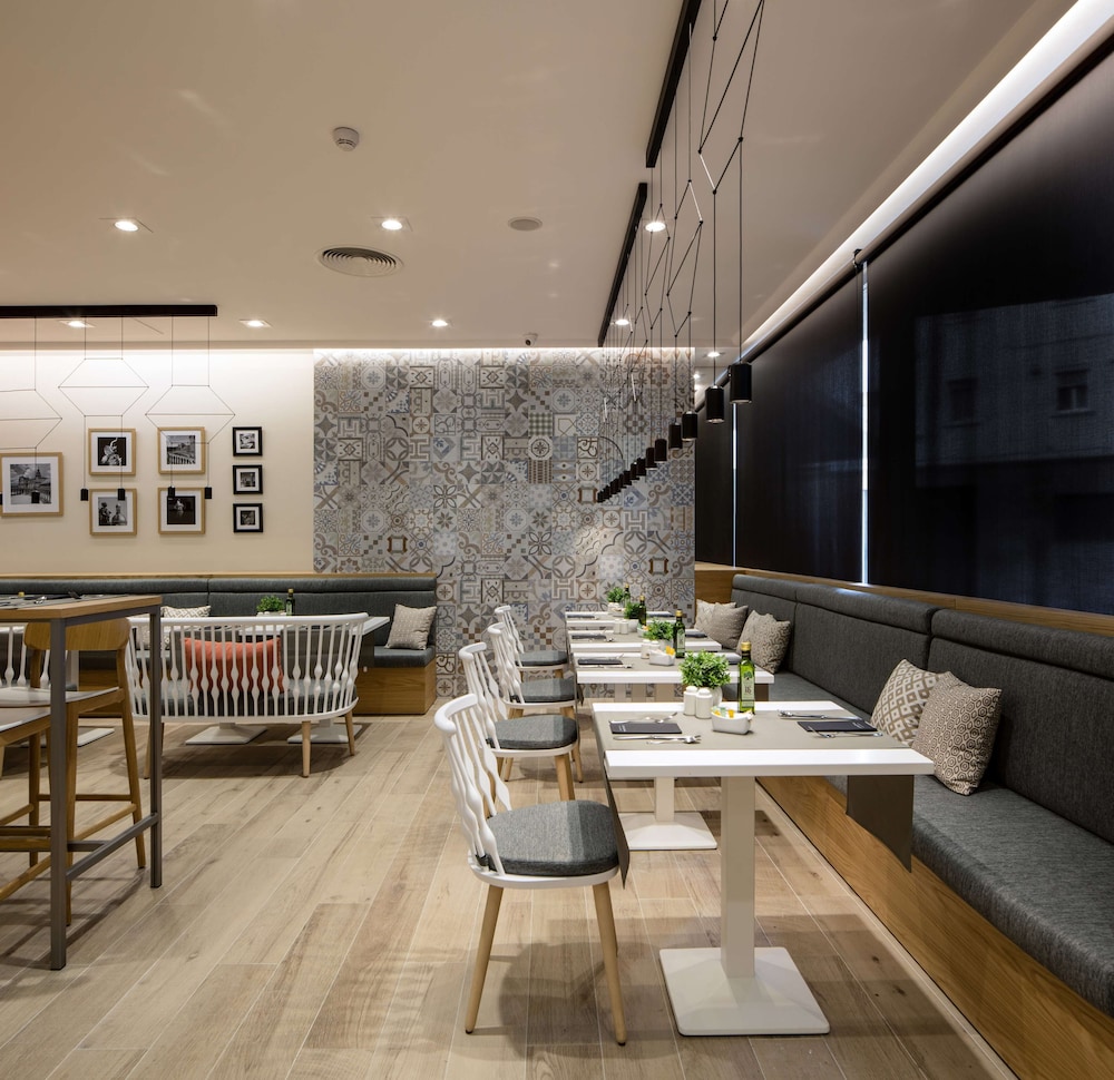 Catalonia Giralda Hotel — Restaurant & bars in Seville, Andalusia
