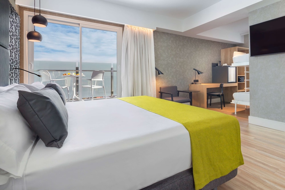 Catalonia Giralda Hotel — Hotel rooms in Seville, Andalusia