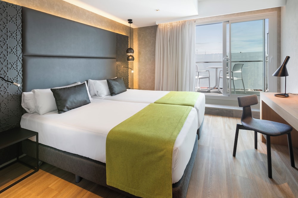 Catalonia Giralda Hotel — Hotel rooms in Seville, Andalusia