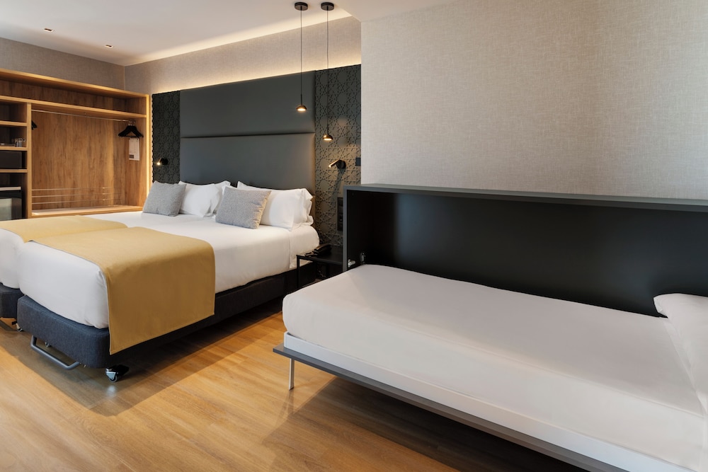Catalonia Giralda Hotel — Hotel rooms in Seville, Andalusia