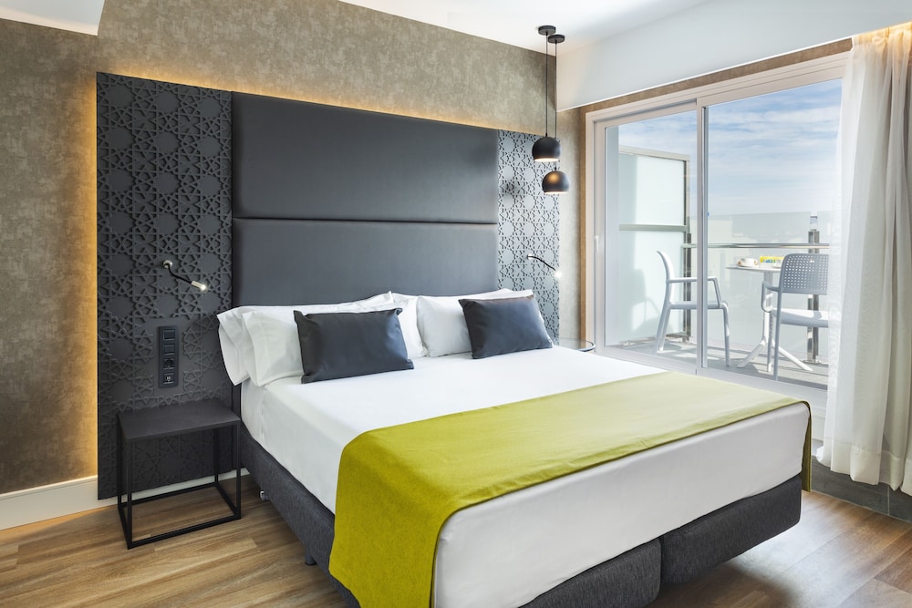 Catalonia Giralda Hotel — Hotel rooms in Seville, Andalusia