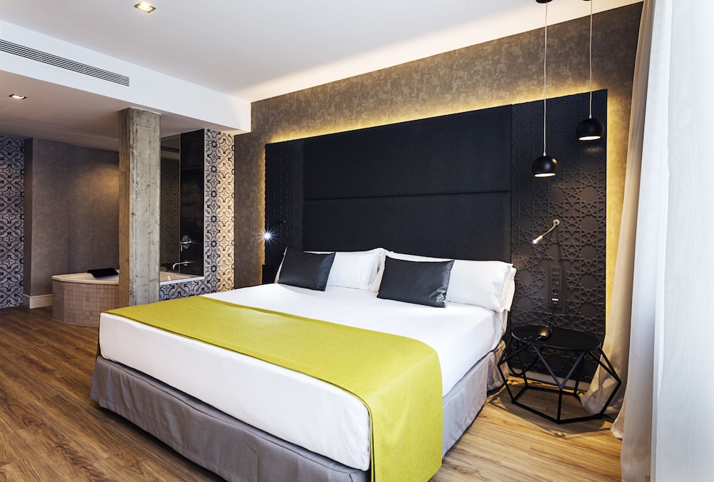 Catalonia Giralda Hotel — Hotel rooms in Seville, Andalusia