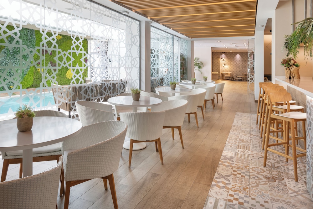 Catalonia Giralda Hotel — Restaurant & bars in Seville, Andalusia