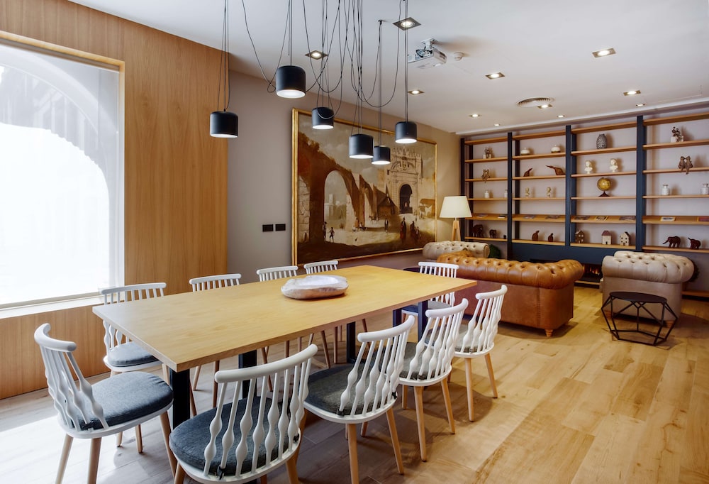 Catalonia Giralda Hotel — Restaurant & bars in Seville, Andalusia