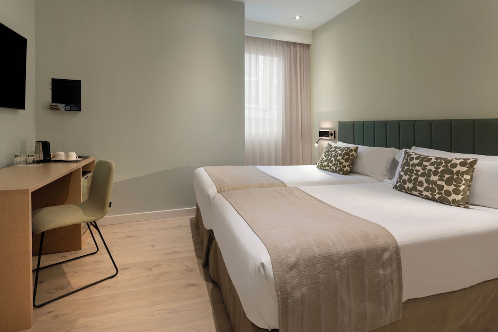 Catalonia Giralda Hotel — Hotel rooms in Seville, Andalusia