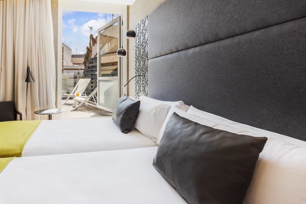Catalonia Giralda Hotel — Hotel rooms in Seville, Andalusia