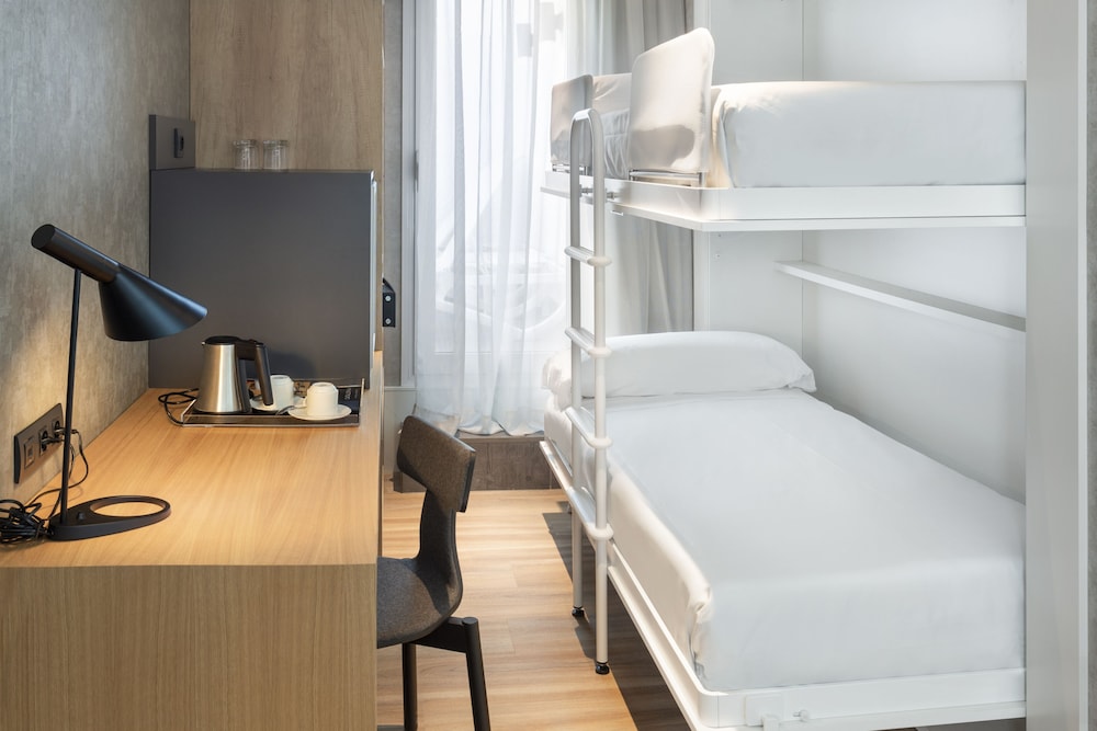 Catalonia Giralda Hotel — Hotel rooms in Seville, Andalusia