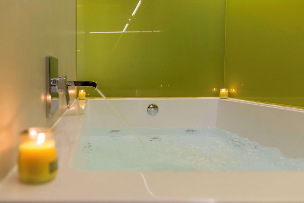 Hotel Macia Sevilla Kubb — Spa in Seville, Andalusia