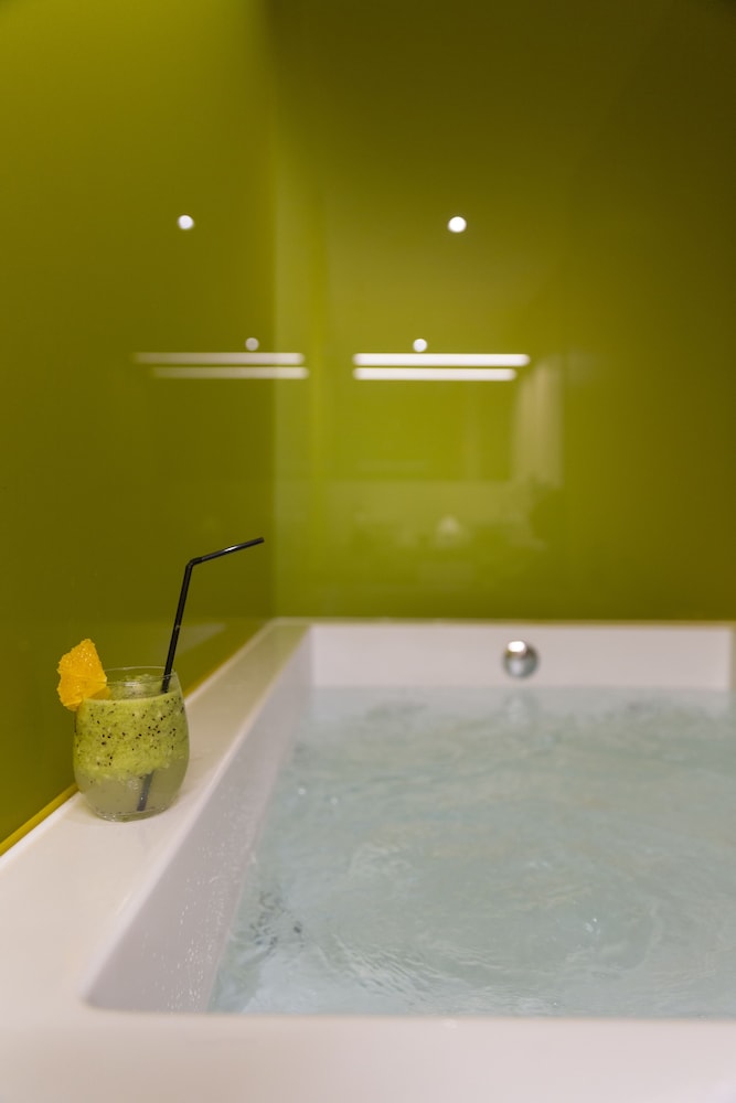 Hotel Macia Sevilla Kubb — Spa in Seville, Andalusia
