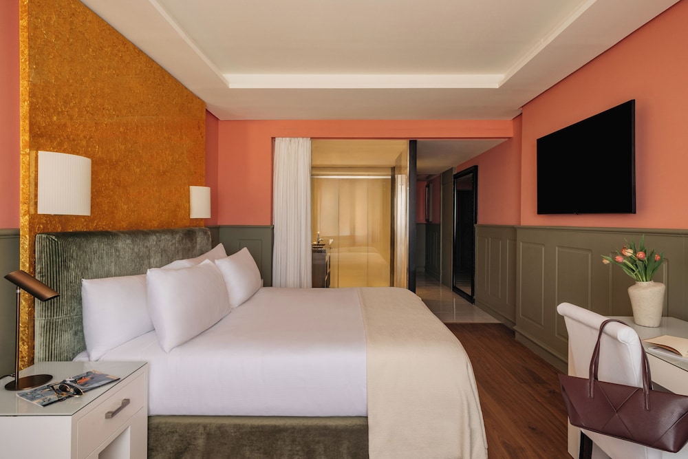 Hotel Colón Gran Meliá — Hotel rooms in Seville, Andalusia