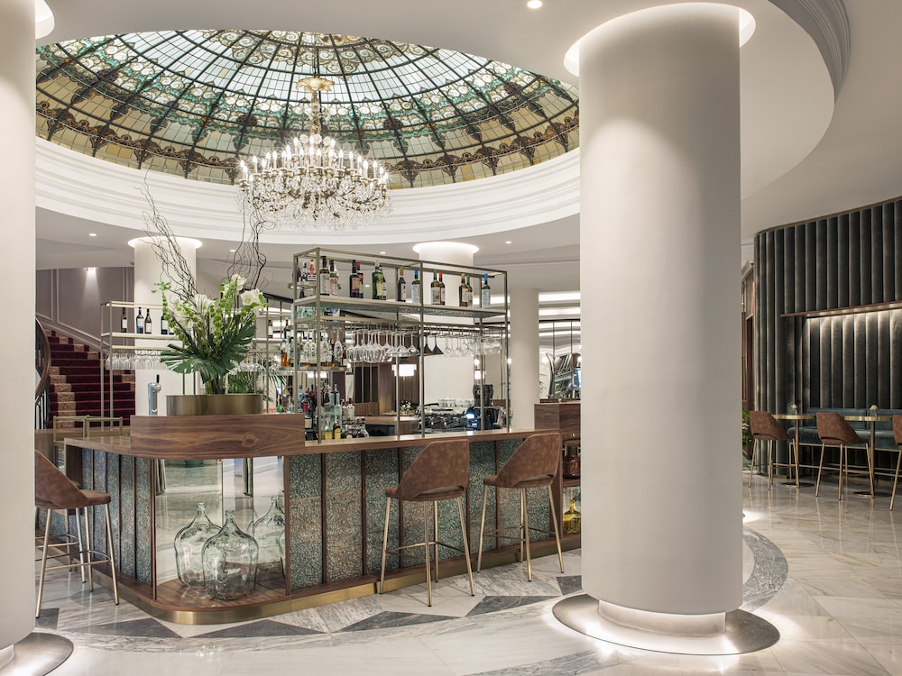 Hotel Colón Gran Meliá — Restaurant & bars in Seville, Andalusia