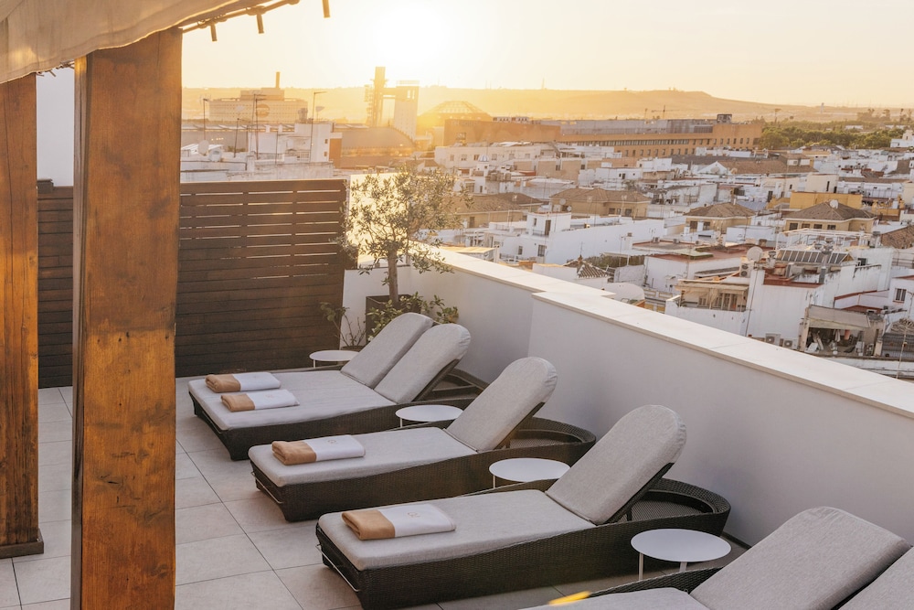 Hotel Colón Gran Meliá — Hotel building in Seville, Andalusia