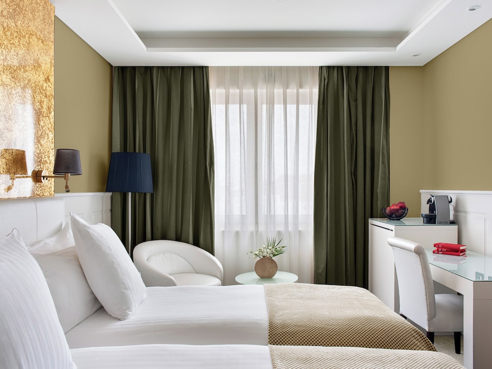 Hotel Colón Gran Meliá — Hotel rooms in Seville, Andalusia