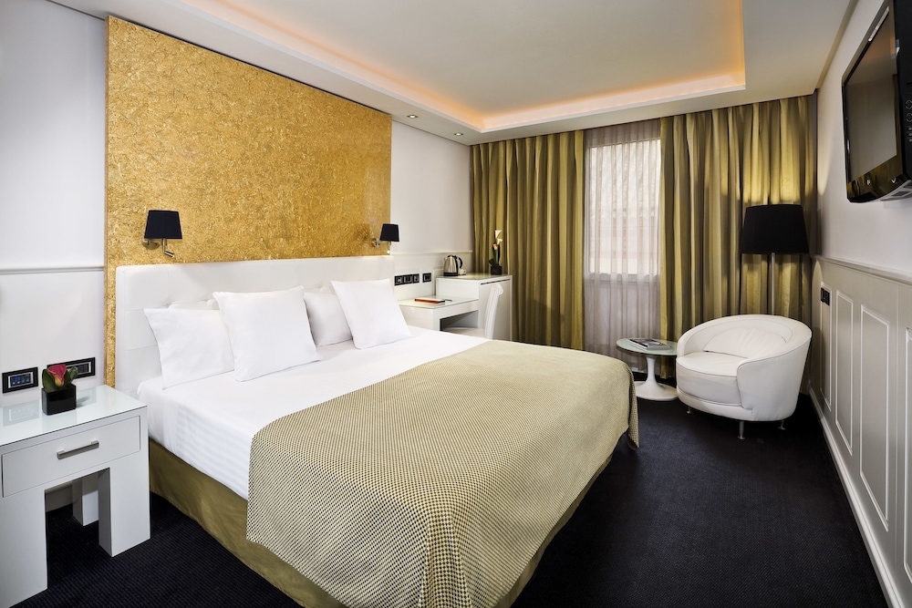 Hotel Colón Gran Meliá — Hotel rooms in Seville, Andalusia