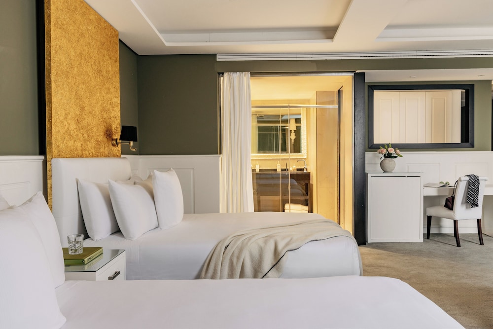 Hotel Colón Gran Meliá — Hotel rooms in Seville, Andalusia