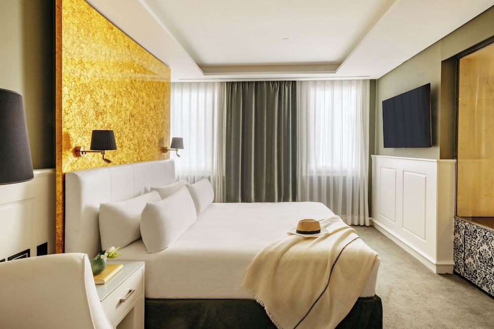 Hotel Colón Gran Meliá — Hotel rooms in Seville, Andalusia