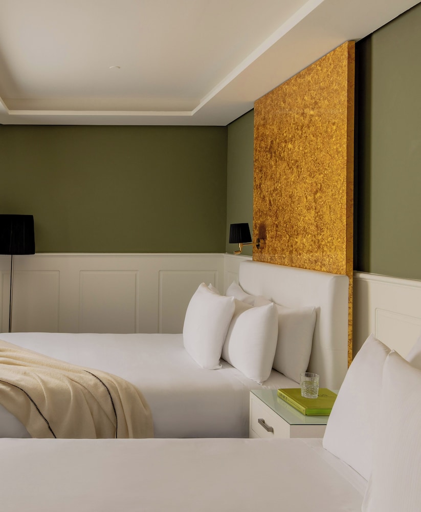 Hotel Colón Gran Meliá — Hotel rooms in Seville, Andalusia