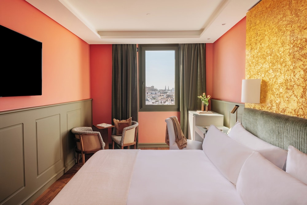 Hotel Colón Gran Meliá — Hotel rooms in Seville, Andalusia