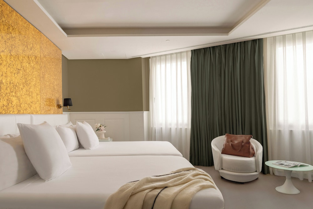 Hotel Colón Gran Meliá — Hotel rooms in Seville, Andalusia