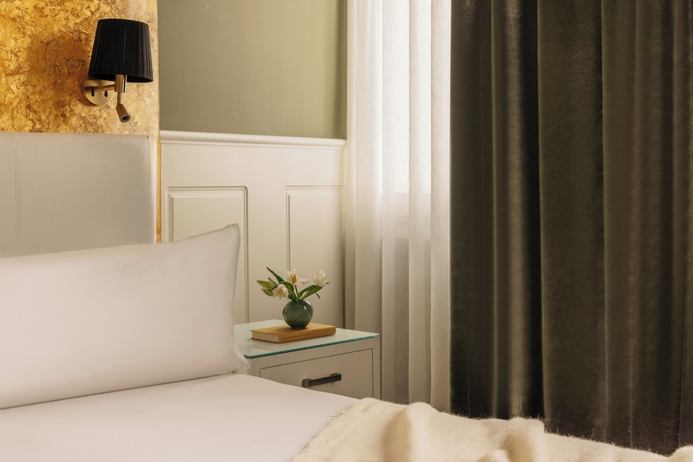 Hotel Colón Gran Meliá — Hotel rooms in Seville, Andalusia