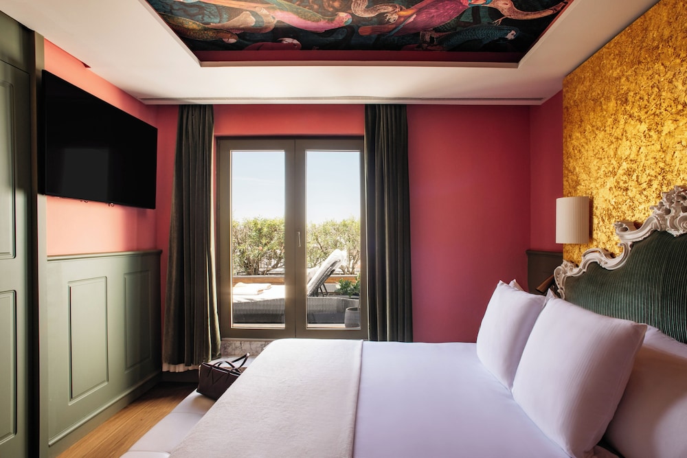 Hotel Colón Gran Meliá — Hotel rooms in Seville, Andalusia