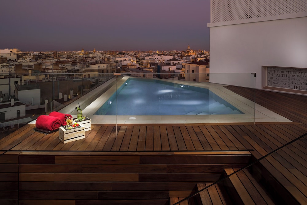 Hotel Colón Gran Meliá — Swimming pool in Seville, Andalusia