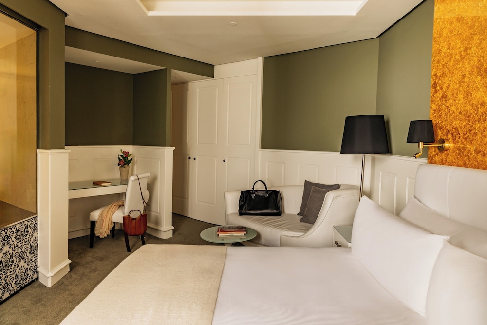 Hotel Colón Gran Meliá — Hotel rooms in Seville, Andalusia