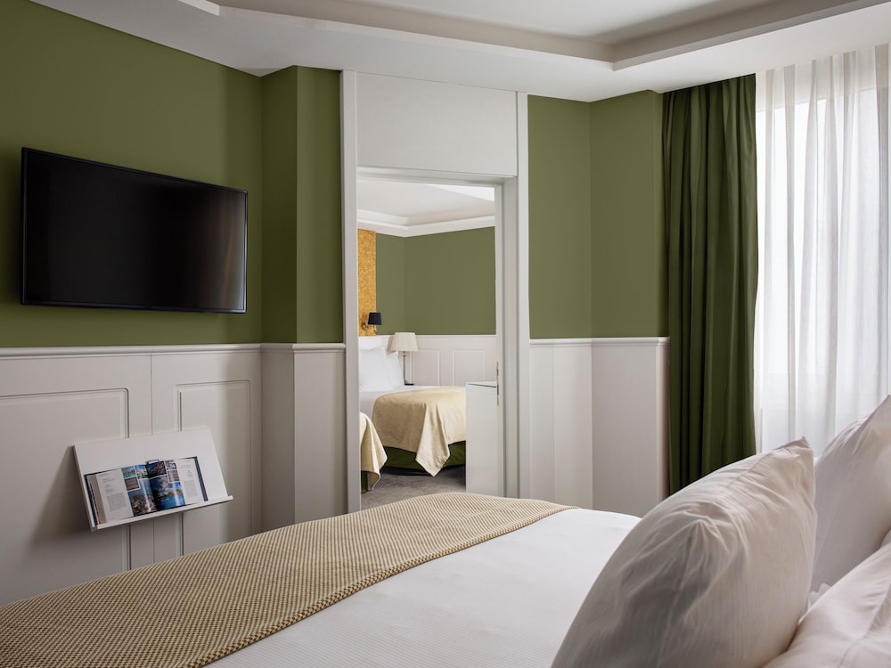 Hotel Colón Gran Meliá — Hotel rooms in Seville, Andalusia