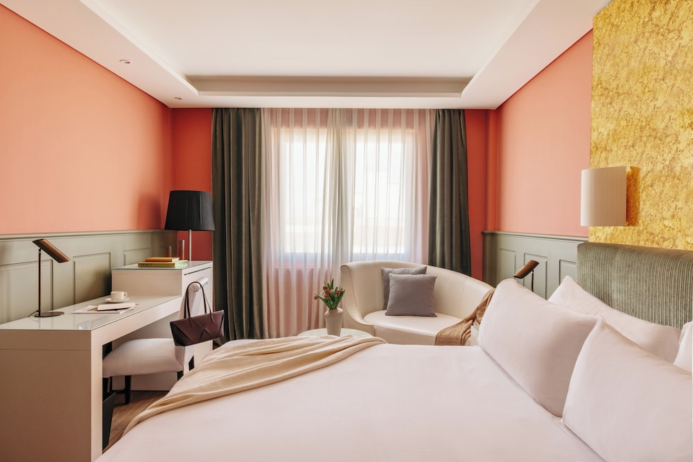 Hotel Colón Gran Meliá — Hotel rooms in Seville, Andalusia
