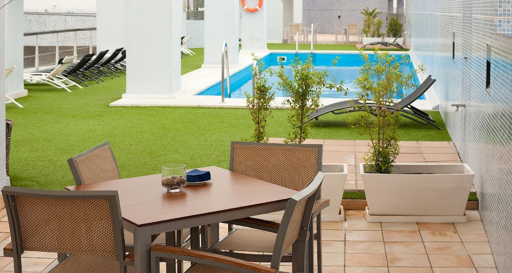 NH Sevilla Plaza de Armas — Swimming pool in Seville, Andalusia