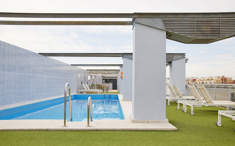NH Sevilla Plaza de Armas — Swimming pool in Seville, Andalusia
