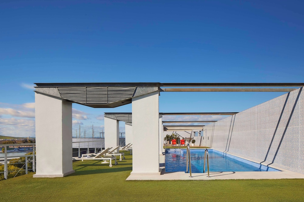 NH Sevilla Plaza de Armas — Swimming pool in Seville, Andalusia