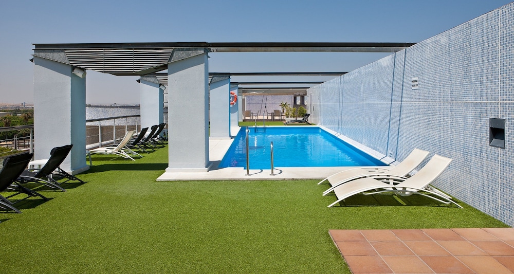 NH Sevilla Plaza de Armas — Swimming pool in Seville, Andalusia