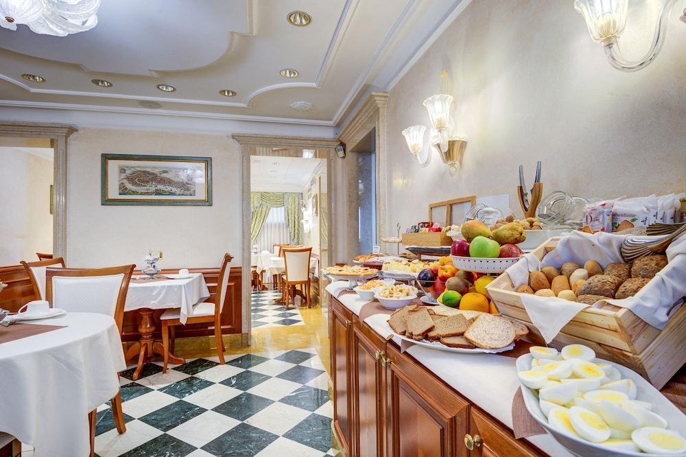 Hotel Antiche Figure — Restaurant & bars in Venice, Veneto