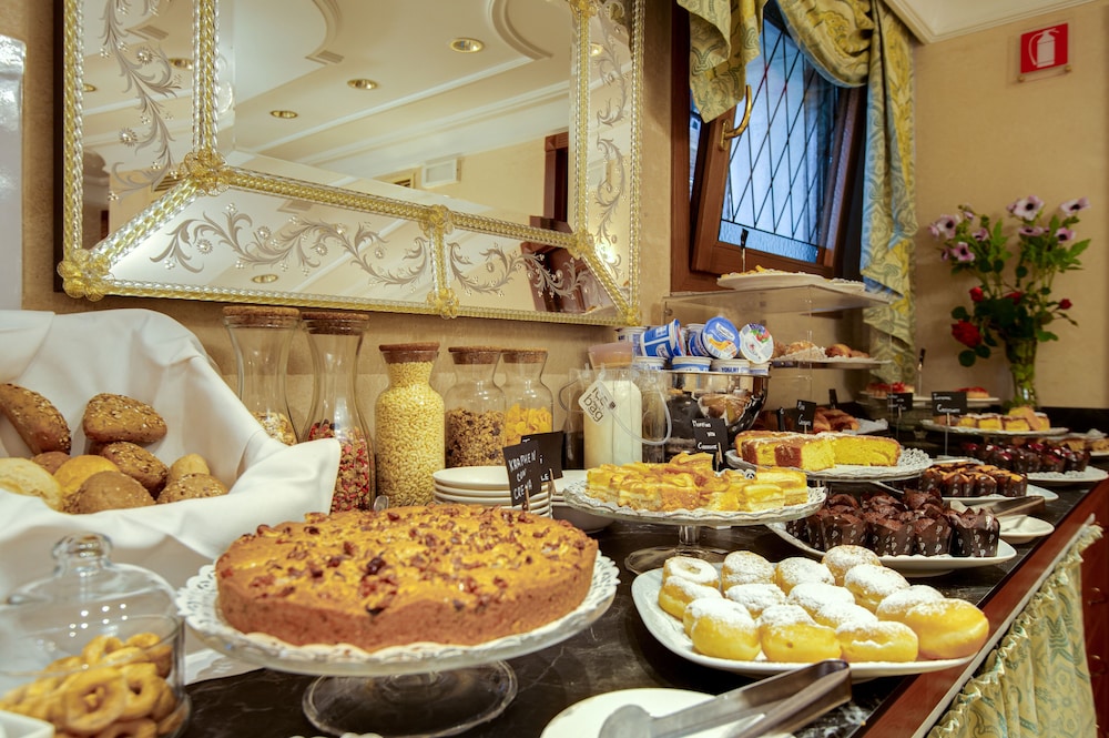 Hotel Antiche Figure — Restaurant & bars in Venice, Veneto