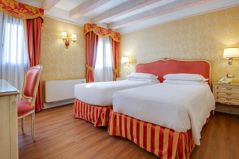 Hotel Antiche Figure — Hotel rooms in Venice, Veneto