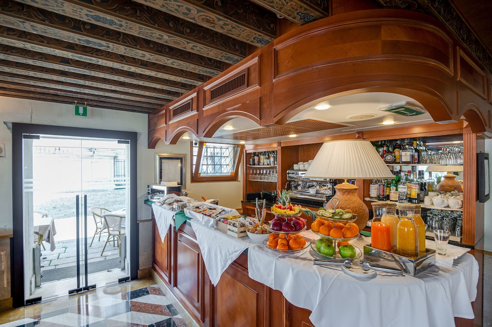 Hotel Antiche Figure — Restaurant & bars in Venice, Veneto