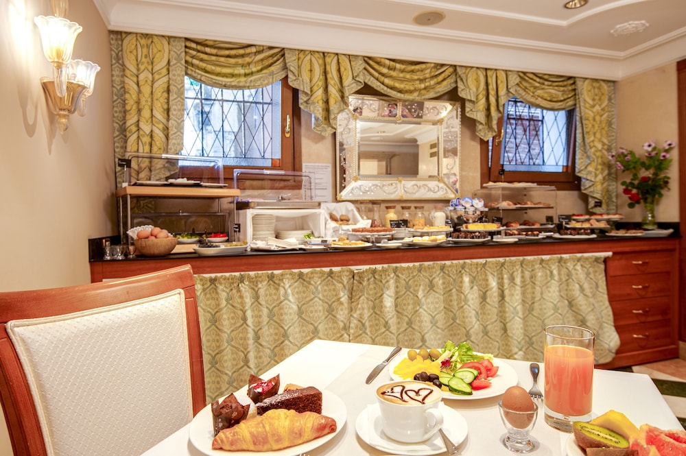Hotel Antiche Figure — Restaurant & bars in Venice, Veneto