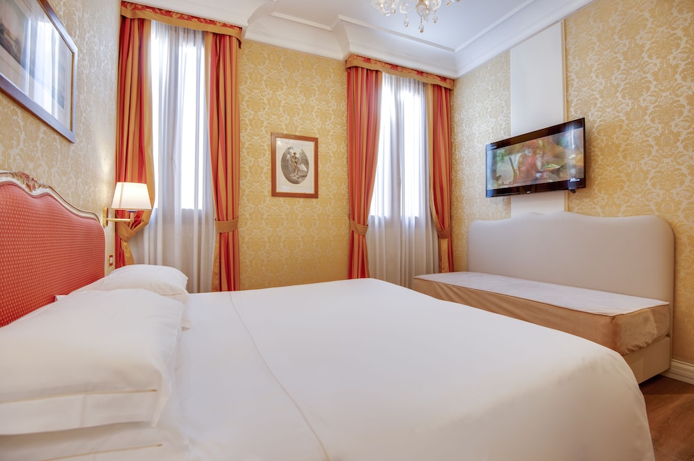 Hotel Antiche Figure — Hotel rooms in Venice, Veneto