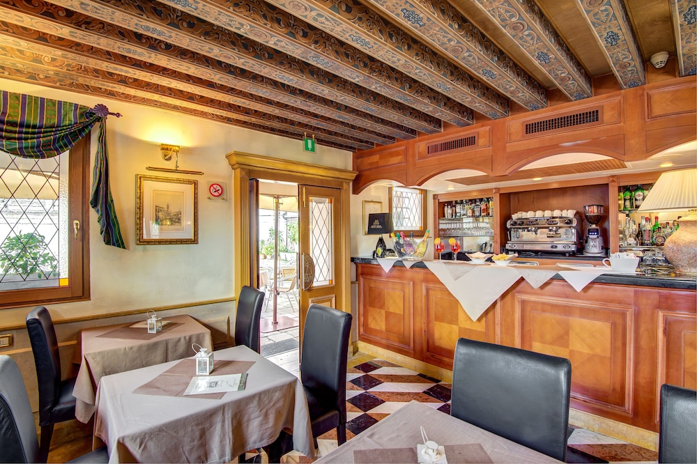 Hotel Antiche Figure — Restaurant & bars in Venice, Veneto