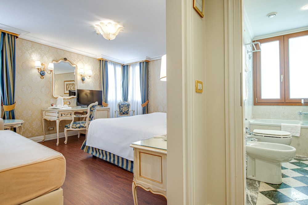Hotel Antiche Figure — Hotel rooms in Venice, Veneto