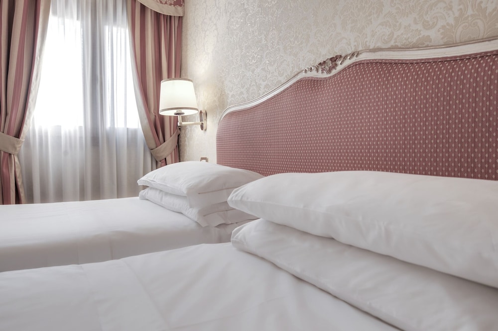 Hotel Antiche Figure — Hotel rooms in Venice, Veneto