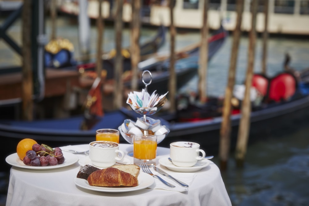 Hotel Antiche Figure — Restaurant & bars in Venice, Veneto