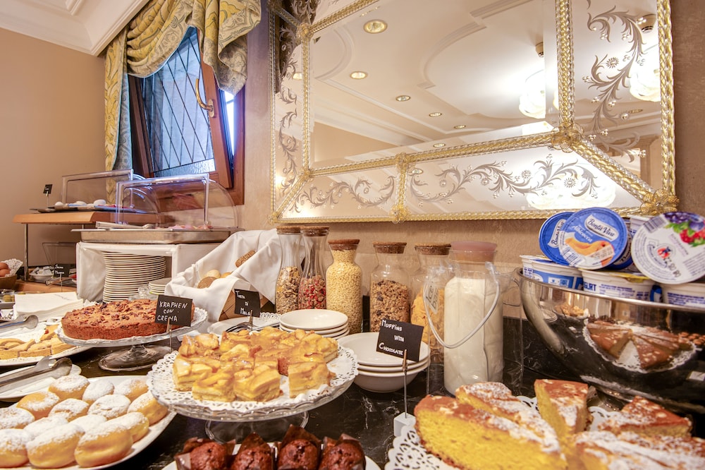 Hotel Antiche Figure — Restaurant & bars in Venice, Veneto